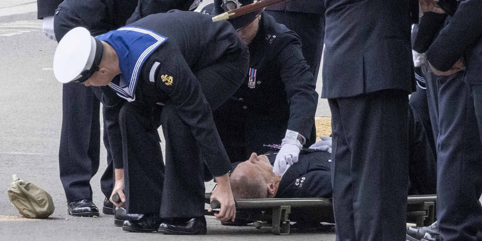 Polizist kollabiert vor Westminster Abbey