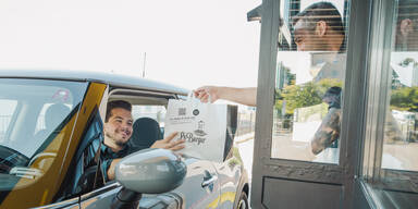 Burgerlokal serviert Besitzern von E-Autos gratis Burger