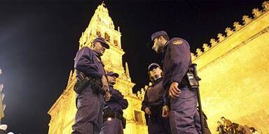 Österreicher provozieren spanische Polizei