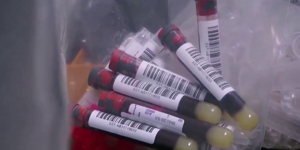 Corona Bluttest Behälter