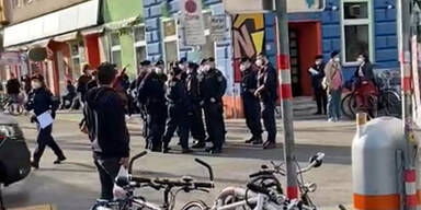 Polizei l&ouml;st illegales Rap-Konzert mit 300 Personen am Yppenplatz auf