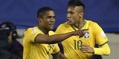Douglas Costa Neymar