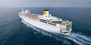 Fischtrawler schleppt Costa Allegra ab