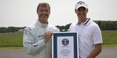 Video: Coulthard fängt mit Roadster Golfball ein