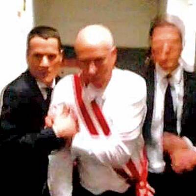 ... stirbt durch Bombe.