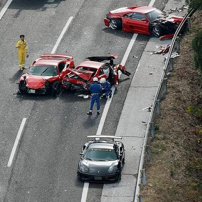 Luxus-Sportwagen-Crash in Japan 
