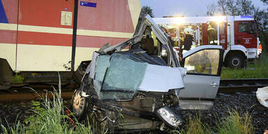 Zug rammt Auto: 5 Tote, 3 Schwerverletzte