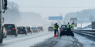 Westautobahn nach Unfallserie gesperrt 