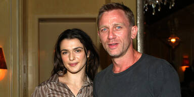 Bond sagt ganz heimlich "Ja"