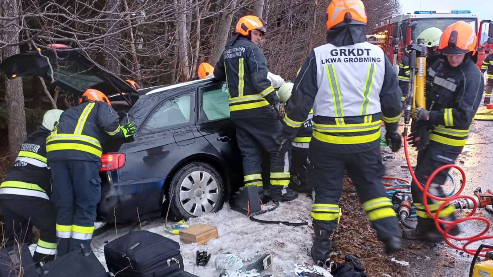 Sekundenschlaf mit fatalen Folgen: Beifahrer stirbt bei Crash Kép