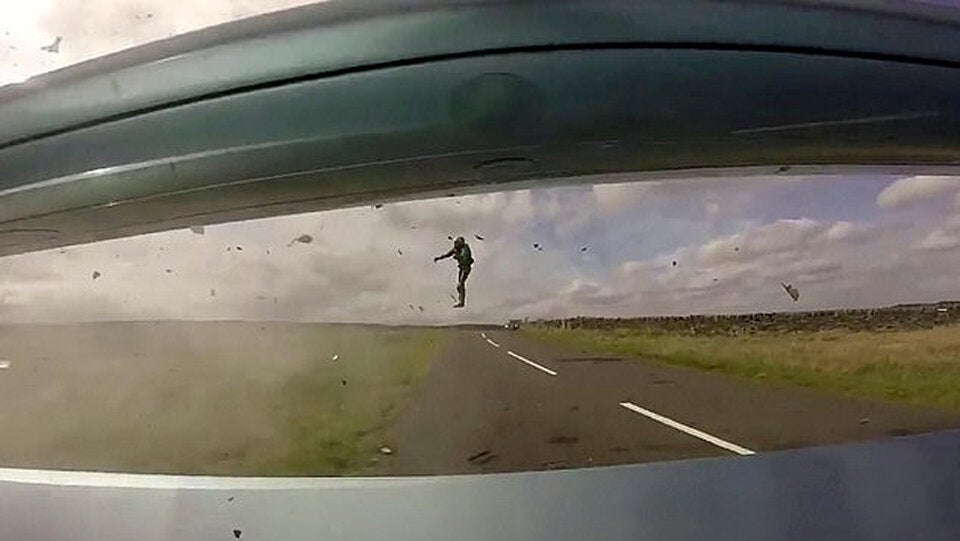 Schock-Video zeigt Biker-Crash mit Auto