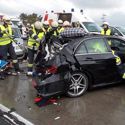 Etwa 50 Fahrzeuge rasten ineinander. 11 Menschen wurden verletzt.