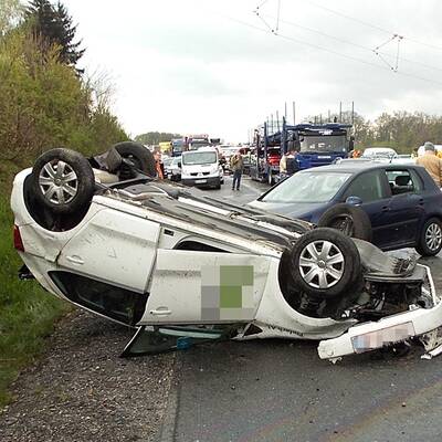 Etwa 50 Fahrzeuge rasten ineinander. 11 Menschen wurden verletzt.