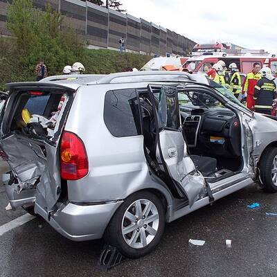 Etwa 50 Fahrzeuge rasten ineinander. 11 Menschen wurden verletzt.