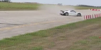 Million&auml;r rast in Zuschauer: 26 Verletzte