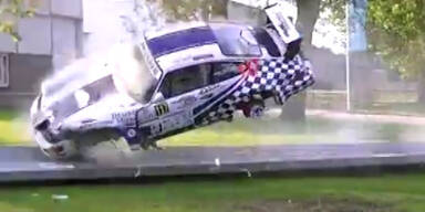 Heftiger Crash mit Porsche 964 RSR