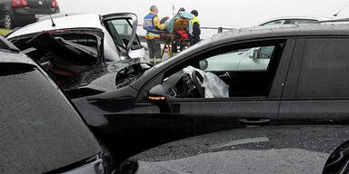 Massen-Crash mit 50 Autos 