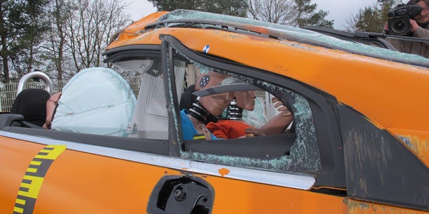 4 Cabrios im Überschlag-Crashtest