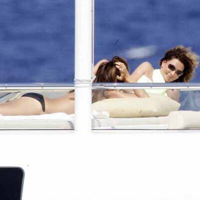 Cindy Crawford sonnt sich oben ohne