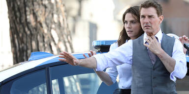 Tom Cruise Hayley Atewll