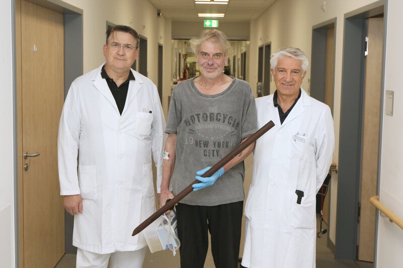 Man von Zaun gepfählt