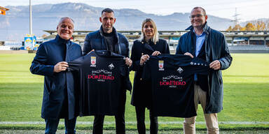 Werner Gunz (Vizepr&auml;sident SCR Altach), Dr. Marcus Maximilian W&ouml;hrl (Inhaber DORMERO Hotels), Manuela Halm (GF DORMERO Hotels), Christoph L&auml;ngle (GF SCR Altach)