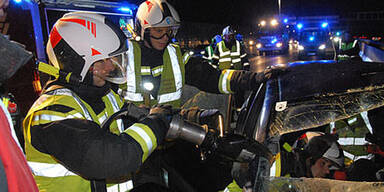 Crash auf A2: Fahrertür ausgerissen 