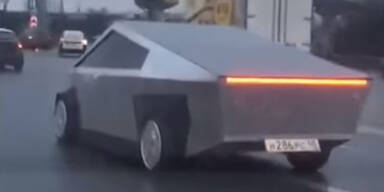 Video: Erster Cybertruck fährt durch Moskau