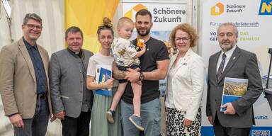 Feierliche Schl&uuml;ssel&uuml;bergabe einer Wohnhausanlage in Gro&szlig;weikersdorf