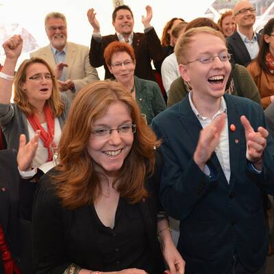 Reaktionen der Parteien auf die Hochrechnung