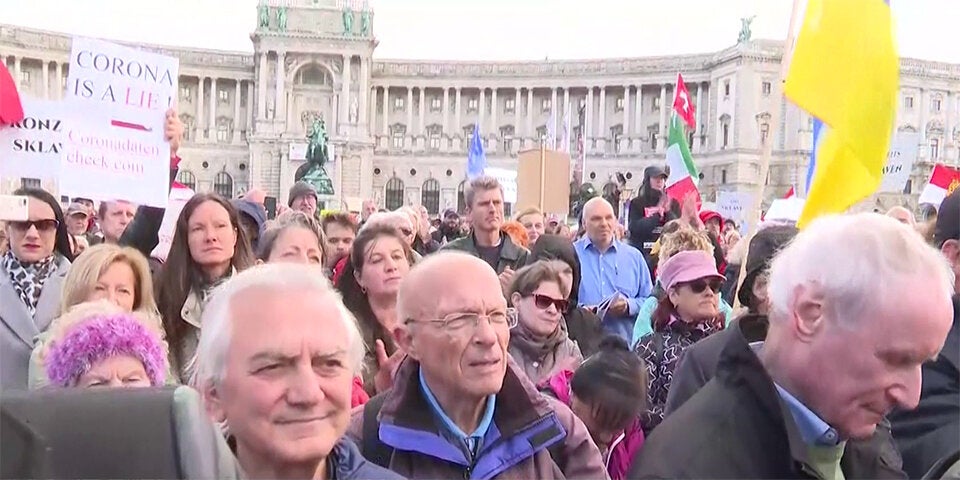 Hunderte Teilnehmer bei Corona-Demo am Heldenplatz
