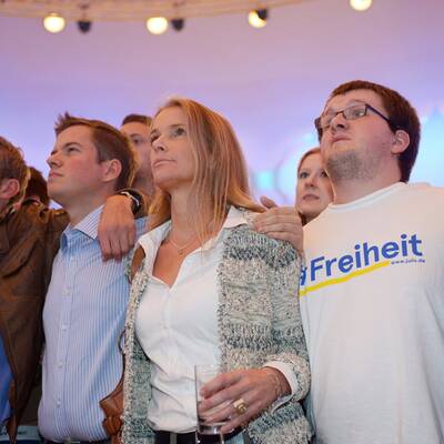 Reaktionen der Parteien auf die Hochrechnung