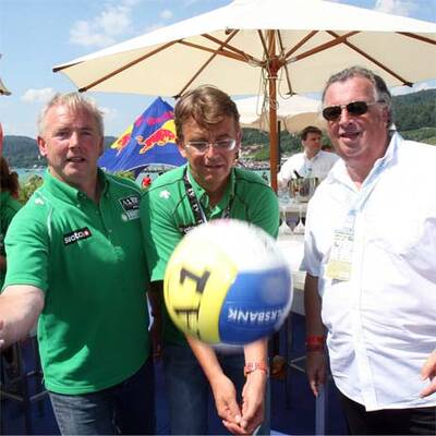 Promis beim Beachvolleyball-Event
