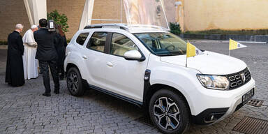 Der Papst fährt jetzt Dacia Dustar