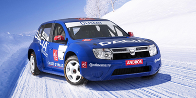 Alain Prost fährt mit dem Duster ein Eisrennen