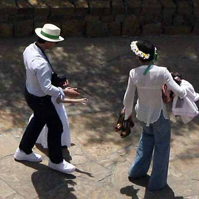 Suris Geburtstag: TomKat küssen gegen Gerüchte