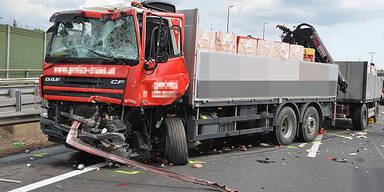 Massencrash: 13 Verletzte auf A22