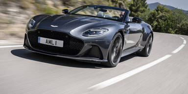 DBS Superleggera Volante greift an