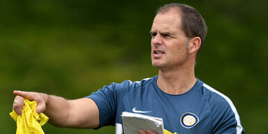 Inter-Coach de Boer schie&szlig;t gegen Klopp