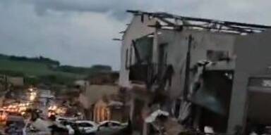 Todes-Drama w&auml;hrend F1 - Monster-Tornado w&uuml;tet durch Brasilien: "Alles zerst&ouml;rt"