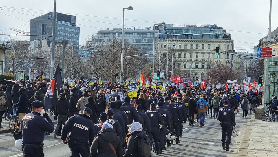 Eskalation bei Corona-Demo: Elf Festnahmen, 1.650 Anzeigen