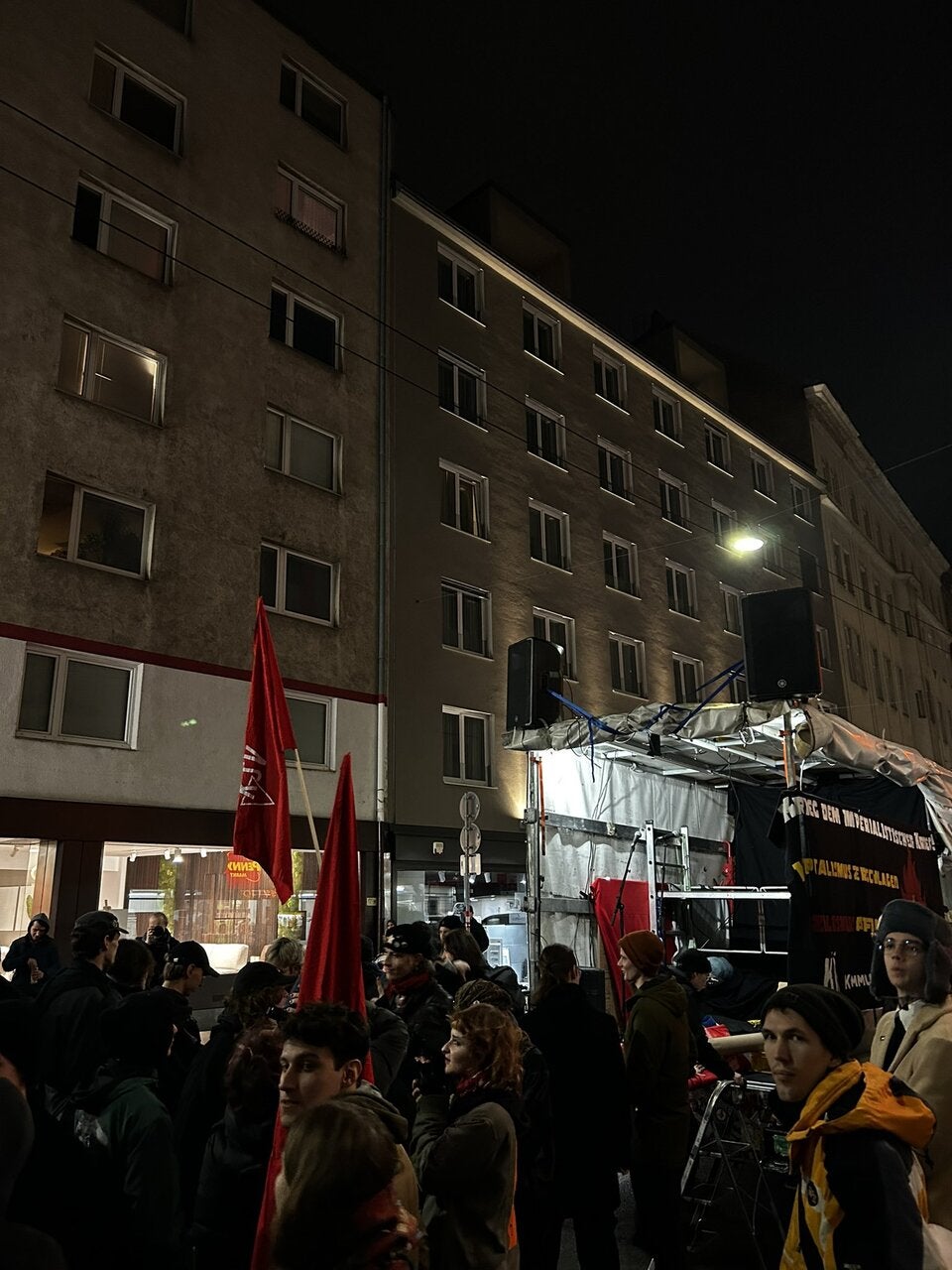 Demonstration der Kommunistischen Jugend Österreich gegen den Opernball.