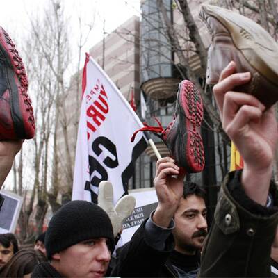 Immer mehr Schuh-Demonstrationen