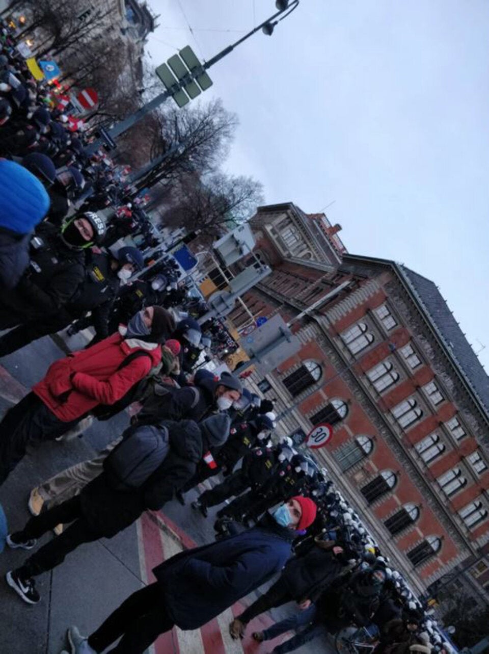 10.000 Bei Anti-Corona-Demo: Erste Festnahmen bei Ausschreitungen