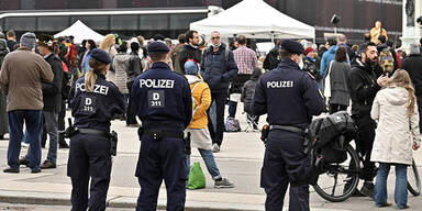 100 Teilnehmer bei untersagter Corona-Demo in Wien
