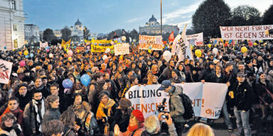 Tausende bei Demo gegen Kürzungen