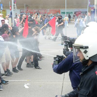 Krawalle bei Identitären-Demo in Wien