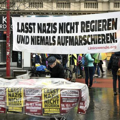 Mega-Demo gegen Schwarz-Blau