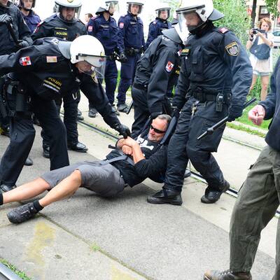 Krawalle bei Identitären-Demo in Wien