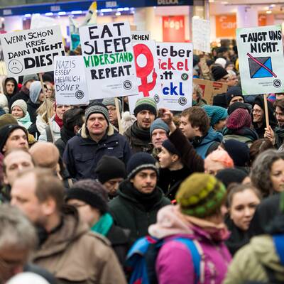 Mega-Demo gegen Schwarz-Blau